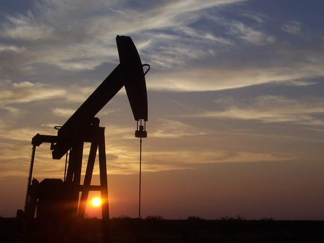 A recent study of 963 UK oil and gas professionals, by Rigzone, has found that approximately three quarters of oil and gas workers are thinking about seeking employment abroad as a result of the plunging oil prices, and the effect that is having on the North Sea industry.  The findings showed that 71 per cent are thinking of seeking a job abroad, due to a lack of job security within the Scotland and the North Sea.  Of the respondents in Scotland, 52 per cent said that they have experienced a lack of confidence in their future prospects over the next five years.  The findings also showed that 45 per cent of those working in Scotland’s oil and gas industry, and also 44 per cent of those working in the industry in rest of the UK, have low confidence in the ability of the tax cuts – announced by Chancellor George Osborne in the Budget last month – to create further investment in the North Sea.  The government’s £1.3 billion package of support for the oil and gas industry includes a cut to the “supplementary charge” on the profits of oil companies, from 30 per cent to 20 per cent. The petroleum revenue tax will also be cut from 50 per cent to 35 per cent next year.  In order to encourage investment in the North Sea oil and gas industry, the government is to introduce a tax allowance, as well as a £20 million fund for new surveys of the UK continental shelf, with the aim to boost exploration.  The survey also found that just 17 per cent of believe that the initiatives will be enough to encourage investment in North Sea exploration over the next 5 years. A further 38 per cent were undecided.  Of the respondents based in Scotland, 67 per cent felt that a return to stable oil prices was more important than the government policy to increase UK offshore reserves.
